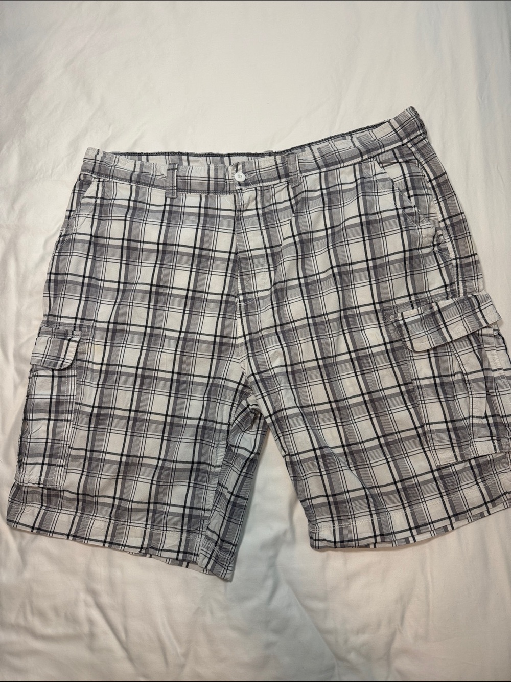 The Foundry Supply Co. Men’s White & Gray Plaid Cargo Shorts